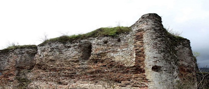 معرفی آثار تاریخی و جاذبه های گردشگری استان گیلان/آثار باستانی مارلیک، کاخ ییلاقی سردار امجد، کاروانسرای تی تی، قلعه لیسار معرفی آثار تاریخی و جاذبه های گردشگری استان گیلان/آثار باستانی مارلیک، کاخ ییلاقی سردار امجد، کاروانسرای تی تی، قلعه لیسار