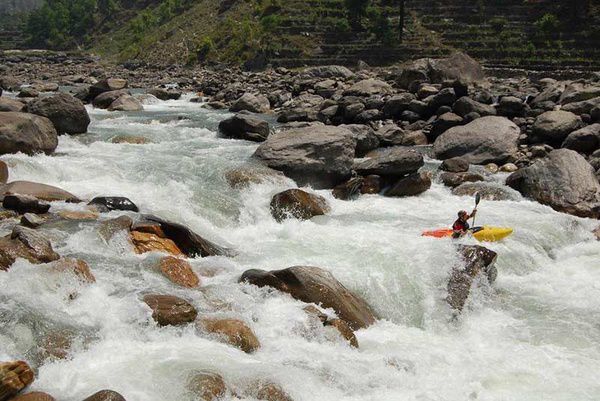 برگزاری مسابقات آزاد کایاک آبهای خروشاندر سوادکوه