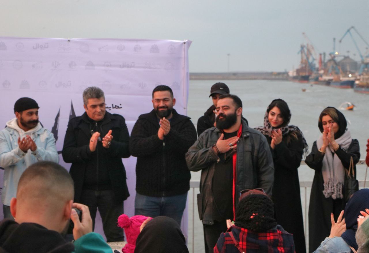 رونمایی از دیوارکوب نمایش &laquo;چلاق آینیشمان&raquo; در بندر انزلی+تصاویر