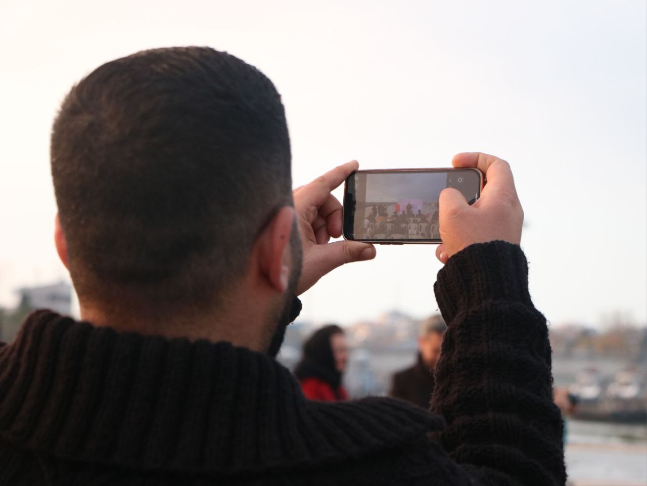 رونمایی از دیوارکوب نمایش &laquo;چلاق آینیشمان&raquo; در بندر انزلی+تصاویر