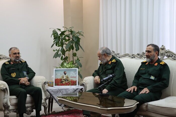 دیدار جانشین فرمانده کل سپاه با خانواده شهید تازه تفحص&zwnj;شده گلستان