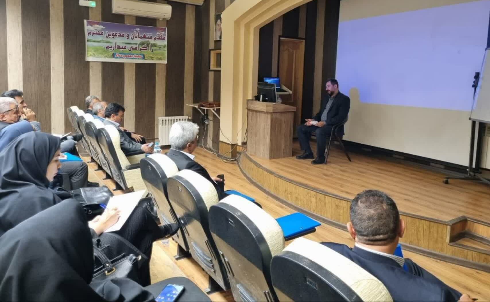 آغاز برگزاری دوره ملی تولید بذر چغندرقند در اردبیل