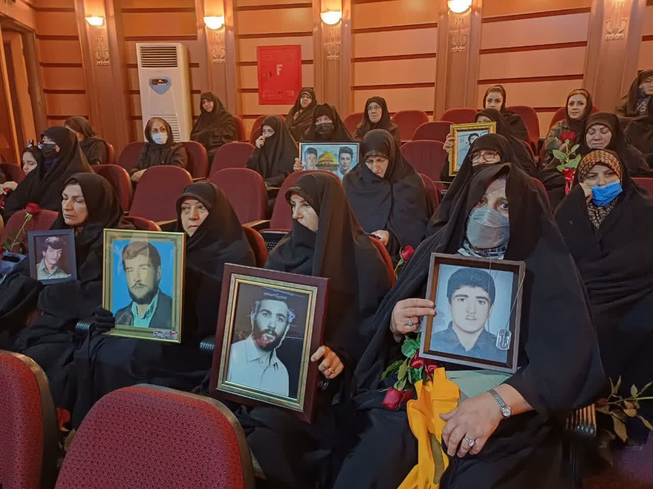 مادران و همسران شهدا ستون&zwnj;های پایداری این کشورند