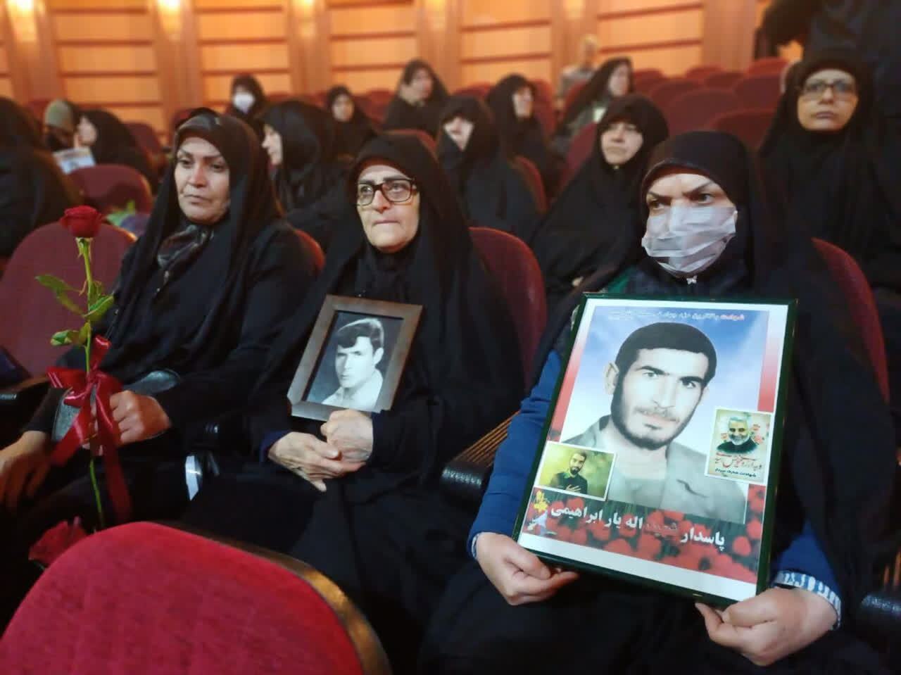 مادران و همسران شهدا ستون&zwnj;های پایداری این کشورند