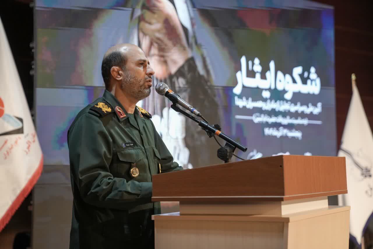 شهدا نگذاشتند خنجری بر پیکر انقلاب فرود آید