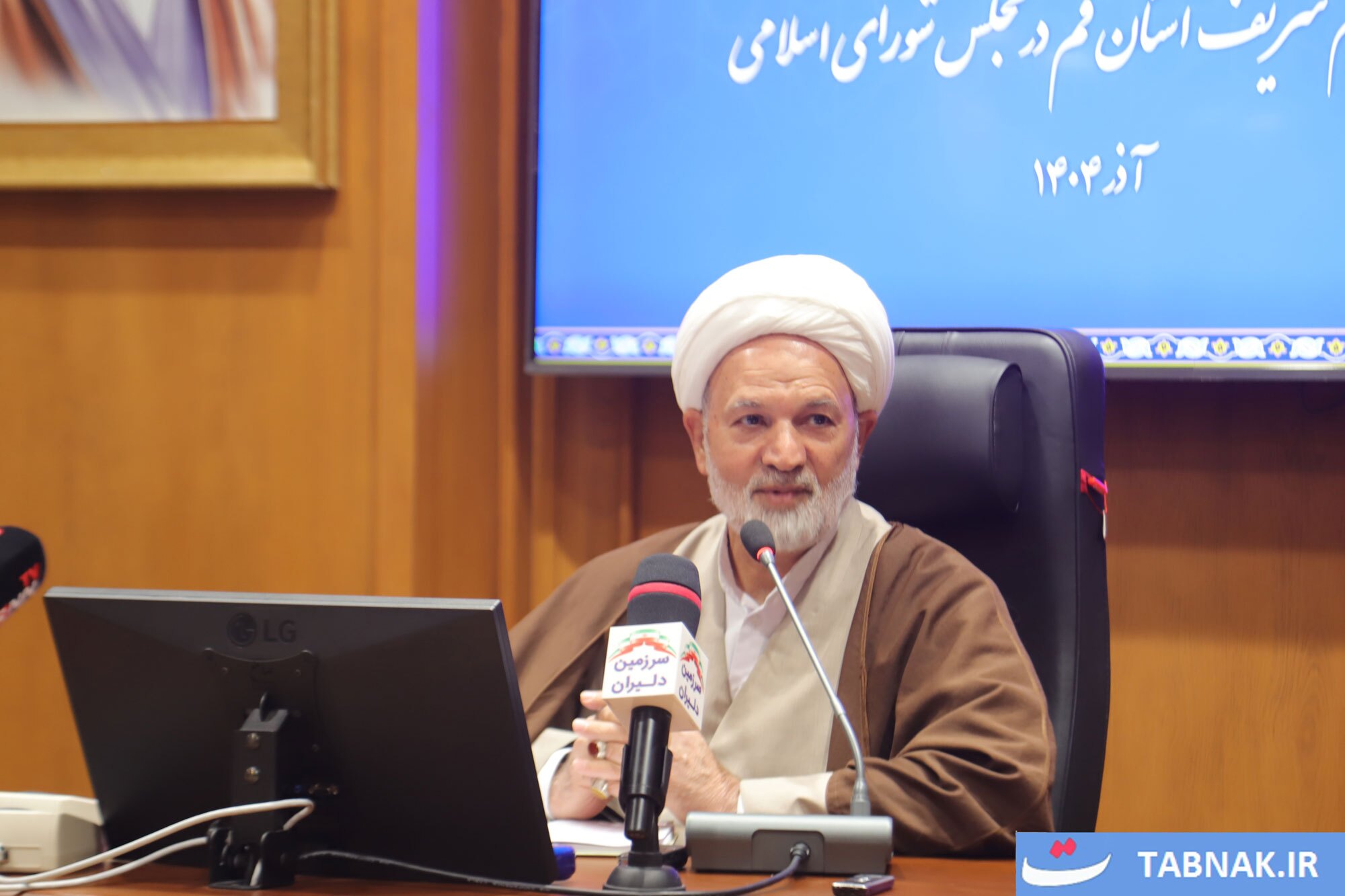 قم، تنها مرکز استانی بدون فرودگاه/ ریزگرد و بیکاری جوانان؛ اولویت‌های مهم استان است